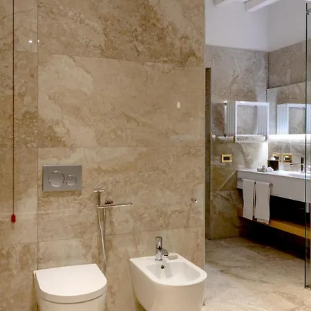 Santa Maria Maddalena 10, Emma Vila *