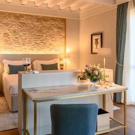 Vila Santa Maria Maddalena 10, Emma