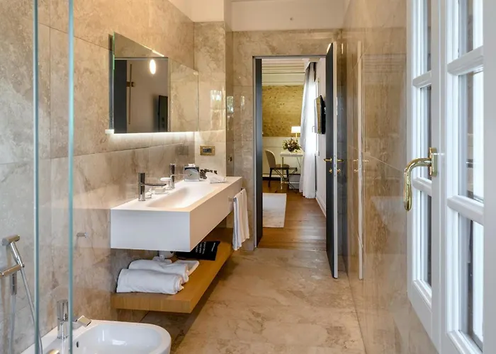 Santa Maria Maddalena 10, Emma