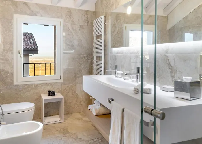 Santa Maria Maddalena 10, Emma Villa *